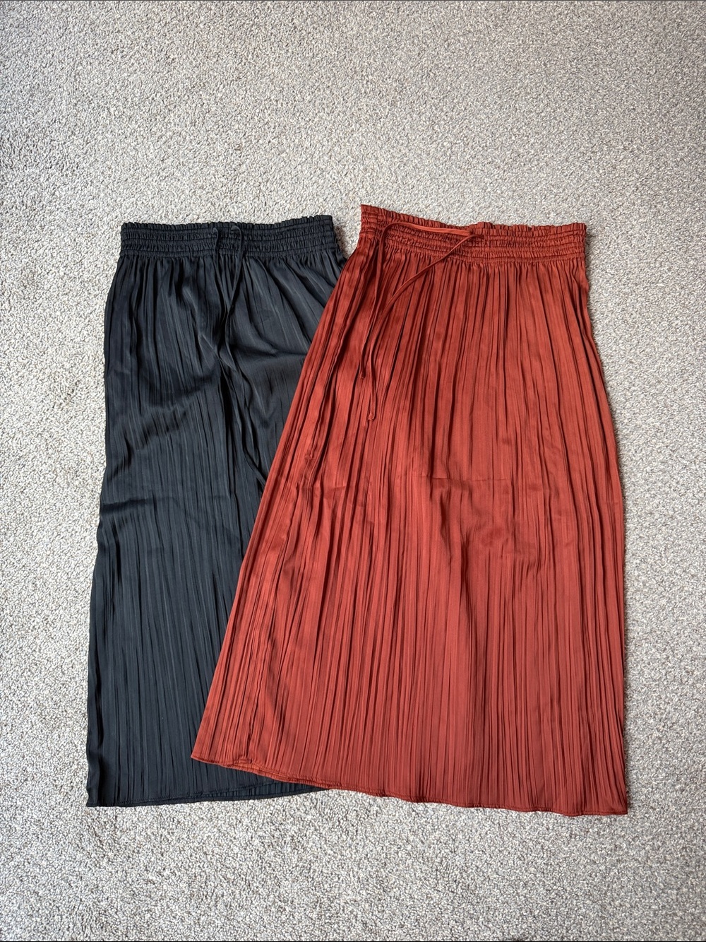 GAP Pleated Midi Skirts in Rust and Black